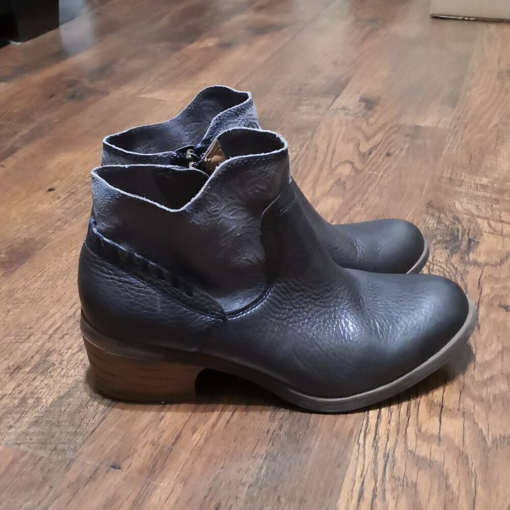 Comfortiva Boho Soft Leather Comfort Boots Braid Detail Floral Ankle Size 8.5W